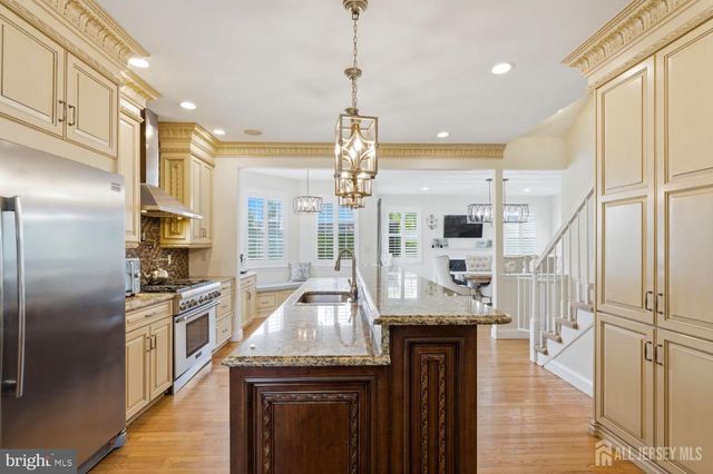 32 SCOTT DR, Monroe Township, NJ 08831