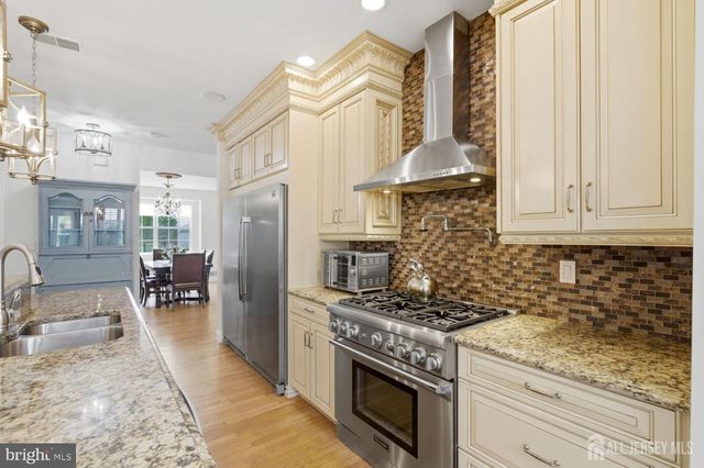 32 SCOTT DR, Monroe Township, NJ 08831