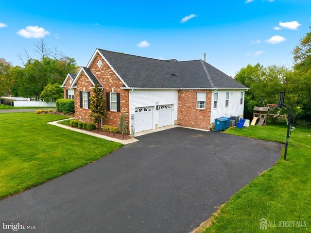 32 SCOTT DR, Monroe Township, NJ 08831