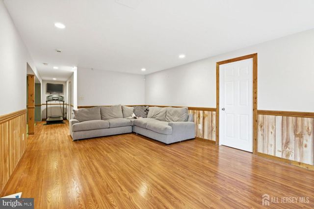 32 SCOTT DR, Monroe Township, NJ 08831