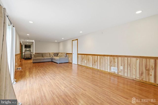 32 SCOTT DR, Monroe Township, NJ 08831