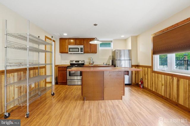 32 SCOTT DR, Monroe Township, NJ 08831