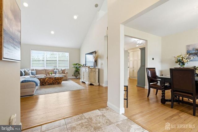 32 SCOTT DR, Monroe Township, NJ 08831