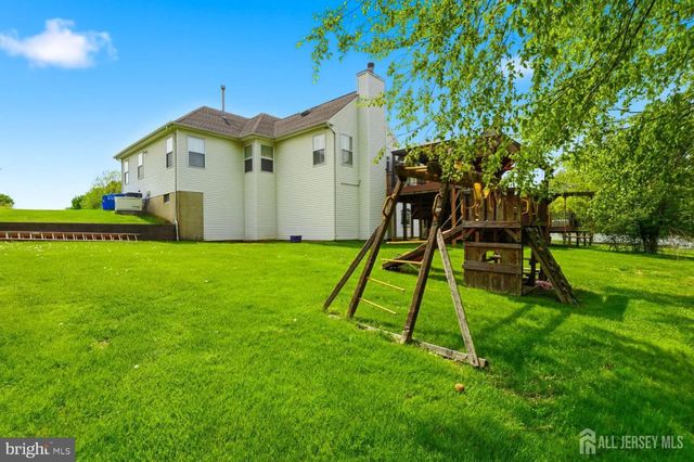 32 SCOTT DR, Monroe Township, NJ 08831