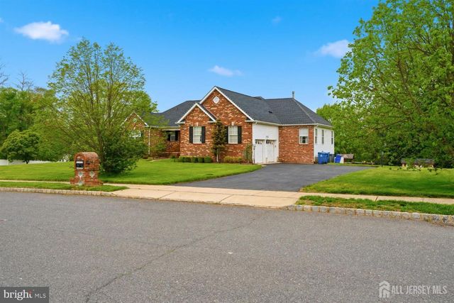 32 SCOTT DR, Monroe Township, NJ 08831