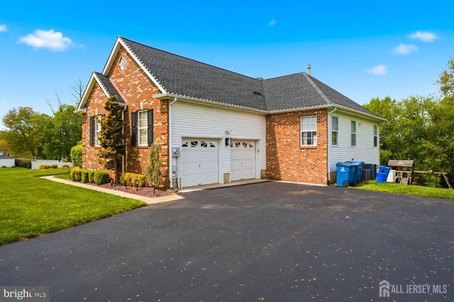32 SCOTT DR, Monroe Township, NJ 08831