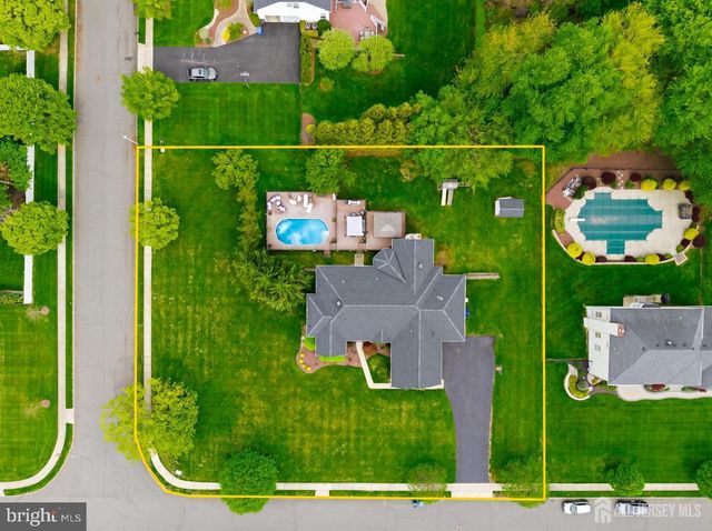 32 SCOTT DR, Monroe Township, NJ 08831