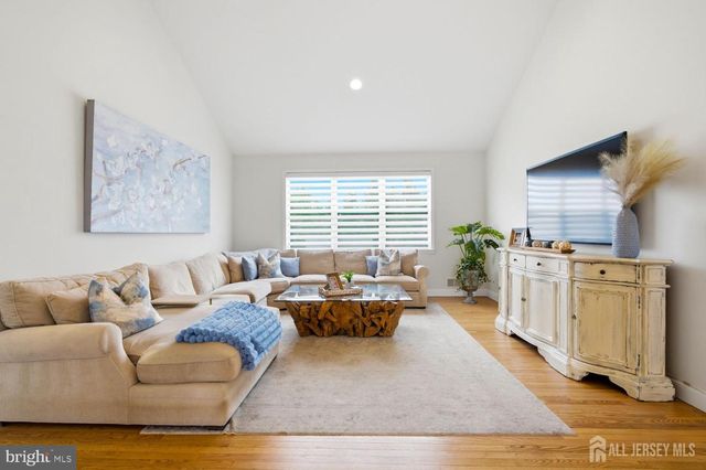 32 SCOTT DR, Monroe Township, NJ 08831