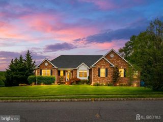 32 SCOTT DR, Monroe Township, NJ 08831