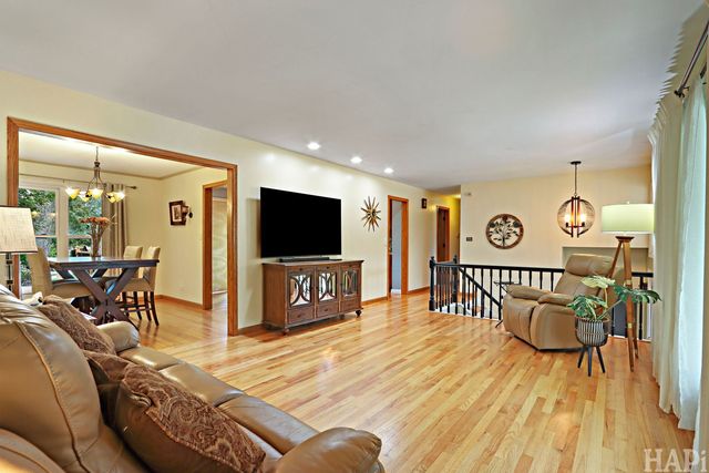 1378 Volkamer Trail, Elk Grove Village, IL 60007