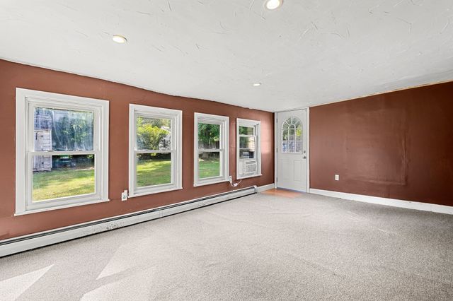 131 Elsie Rd, Brockton, MA 02032