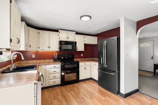 131 Elsie Rd, Brockton, MA 02032