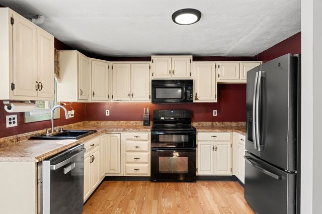 131 Elsie Rd, Brockton, MA 02032