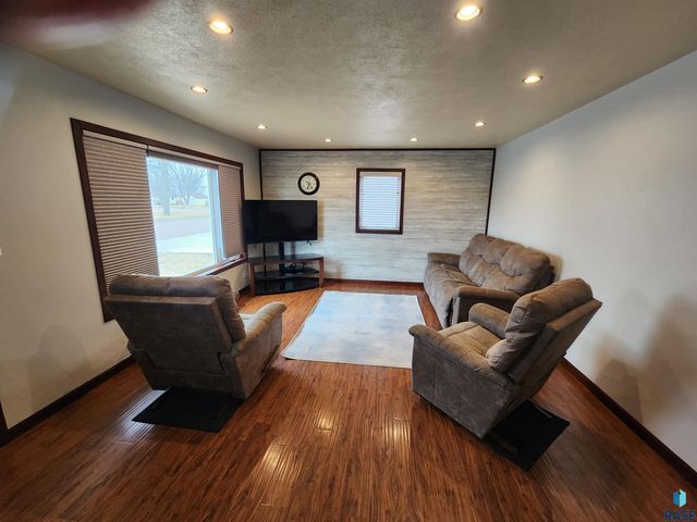 430 E Washington Ave Avenue, Salem, SD 57058