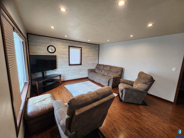 430 E Washington Ave Avenue, Salem, SD 57058