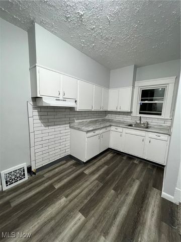 9003 Kempton Avenue, Cleveland, OH 44108