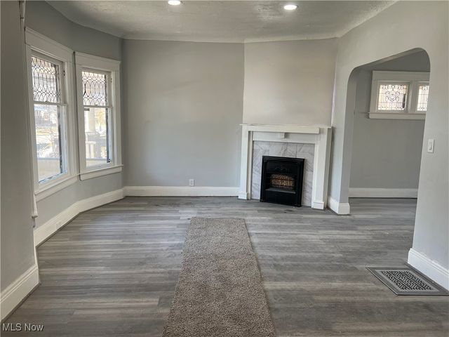 9003 Kempton Avenue, Cleveland, OH 44108