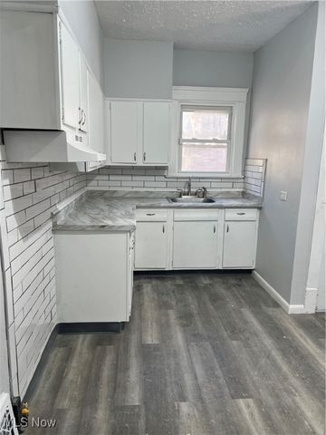 9003 Kempton Avenue, Cleveland, OH 44108