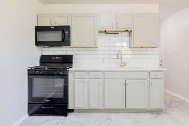 4225 E 5th Place, Gary, IN 46403