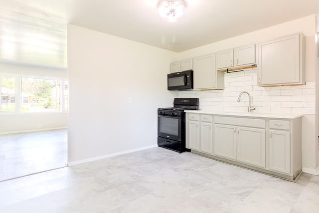 4225 E 5th Place, Gary, IN 46403