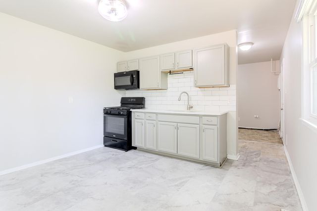 4225 E 5th Place, Gary, IN 46403