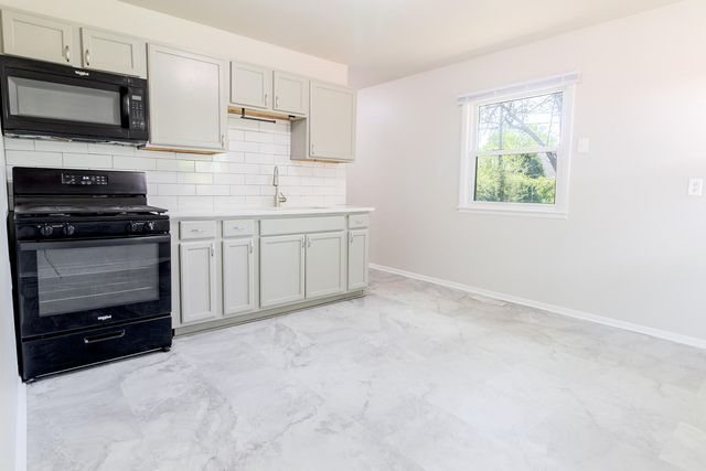 4225 E 5th Place, Gary, IN 46403