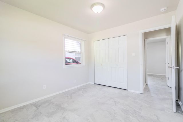 4225 E 5th Place, Gary, IN 46403