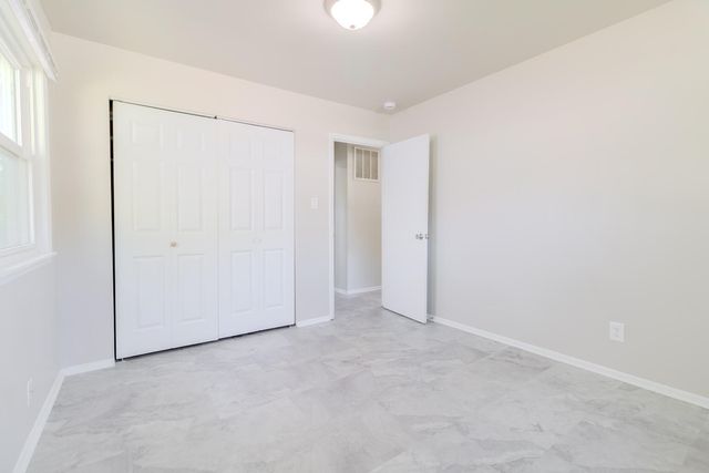 4225 E 5th Place, Gary, IN 46403