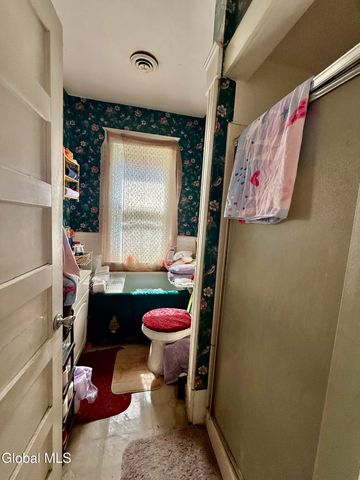 235 6th Avenue, Troy, NY 12180