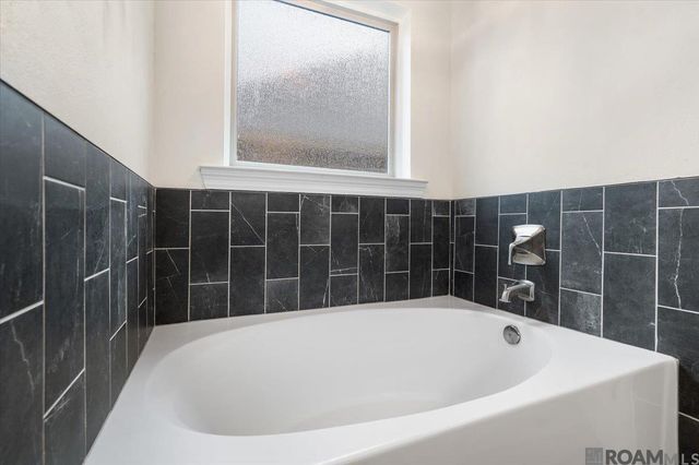 8257 Quiet Creek Dr, Denham Springs, LA 70726