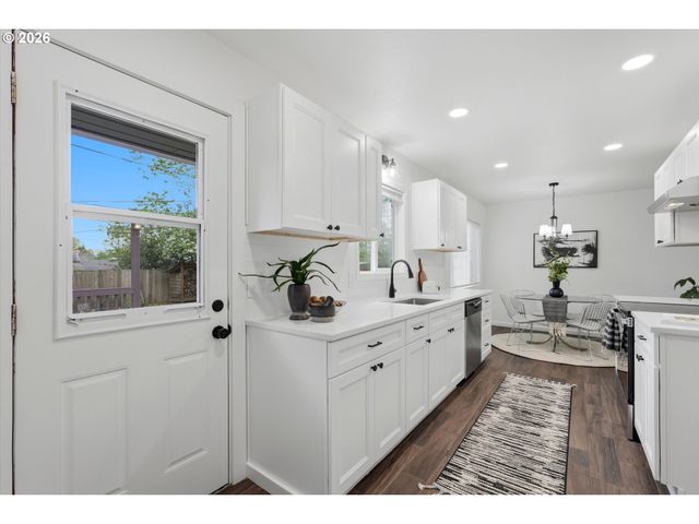 10920 Ne HANCOCK St, Portland, OR 97220