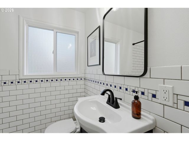 10920 Ne HANCOCK St, Portland, OR 97220