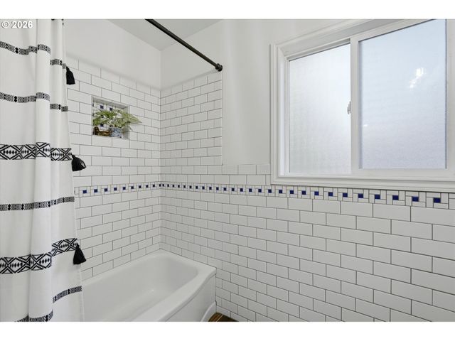 10920 Ne HANCOCK St, Portland, OR 97220