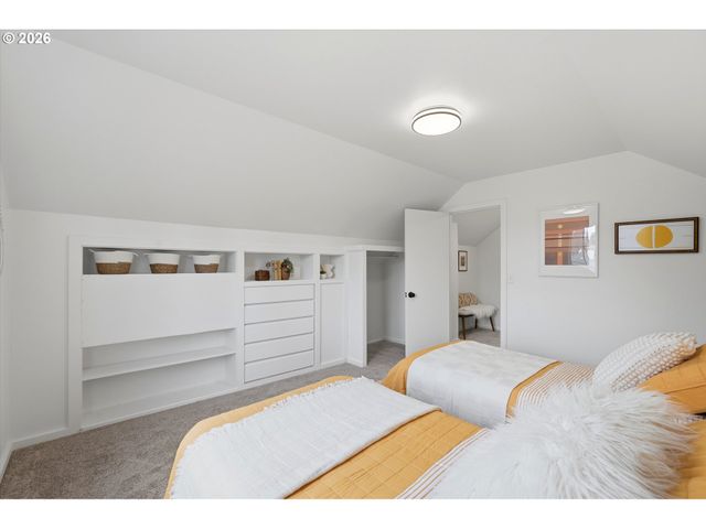 10920 Ne HANCOCK St, Portland, OR 97220