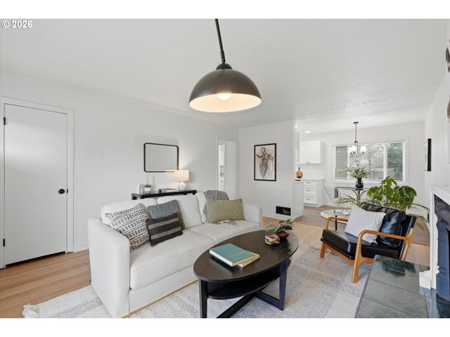 10920 Ne HANCOCK St, Portland, OR 97220