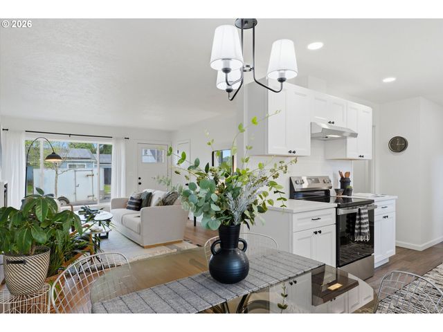 10920 Ne HANCOCK St, Portland, OR 97220