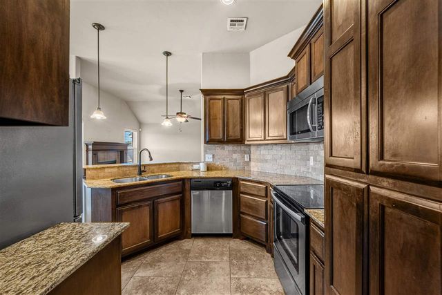 2411 SW Edinburough Dr, Lawton, OK 73505