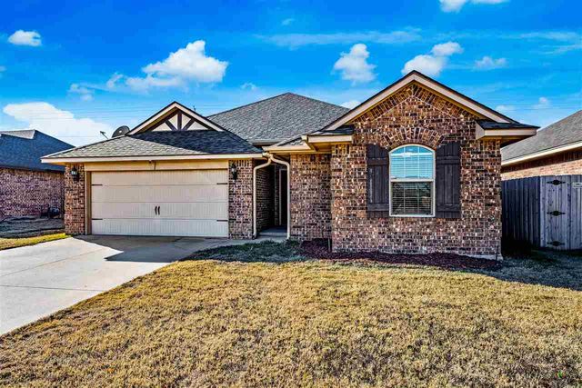 2411 SW Edinburough Dr, Lawton, OK 73505