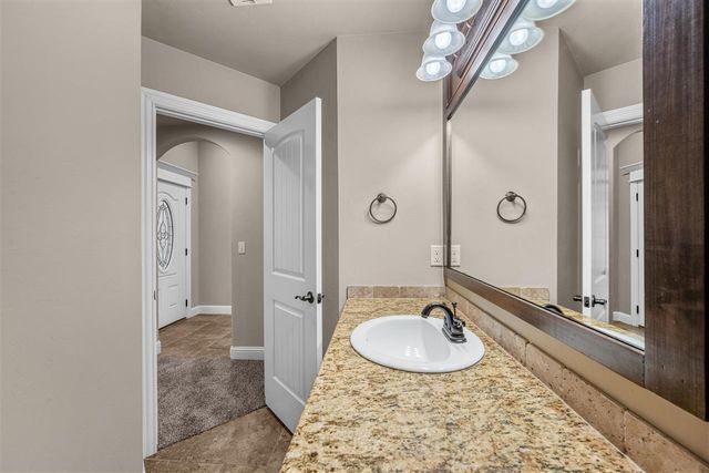 2411 SW Edinburough Dr, Lawton, OK 73505