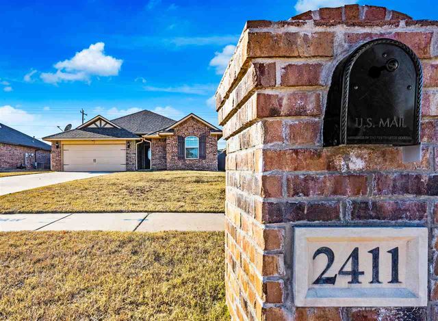 2411 SW Edinburough Dr, Lawton, OK 73505