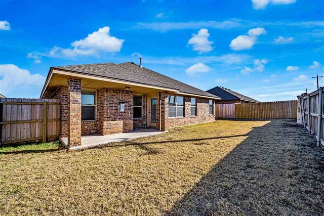 2411 SW Edinburough Dr, Lawton, OK 73505