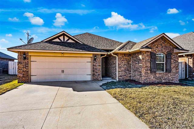 2411 SW Edinburough Dr, Lawton, OK 73505