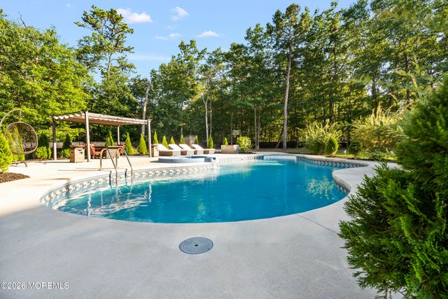 10 Altori Court, Little Egg Harbor, NJ 08087
