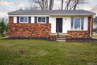 46985 Heydenreich Road, Macomb Township, MI 48044