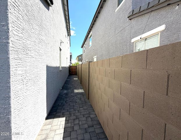 2430 W ROWEL Road, Phoenix, AZ 85085