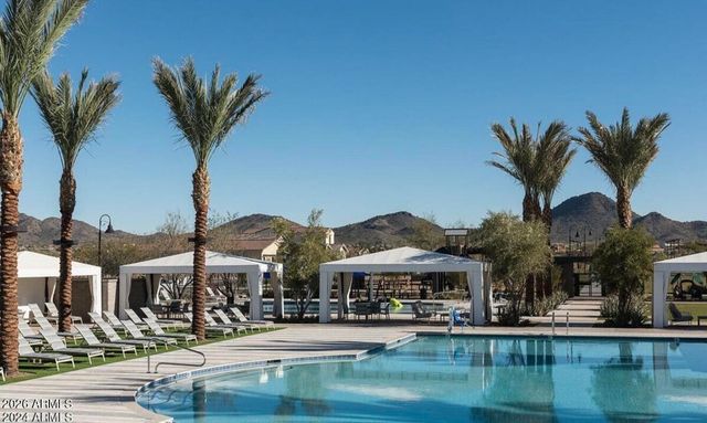 2430 W ROWEL Road, Phoenix, AZ 85085