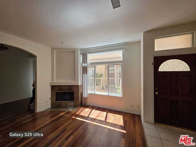 5242 Vesper Avenue 8, Los Angeles, CA 91411