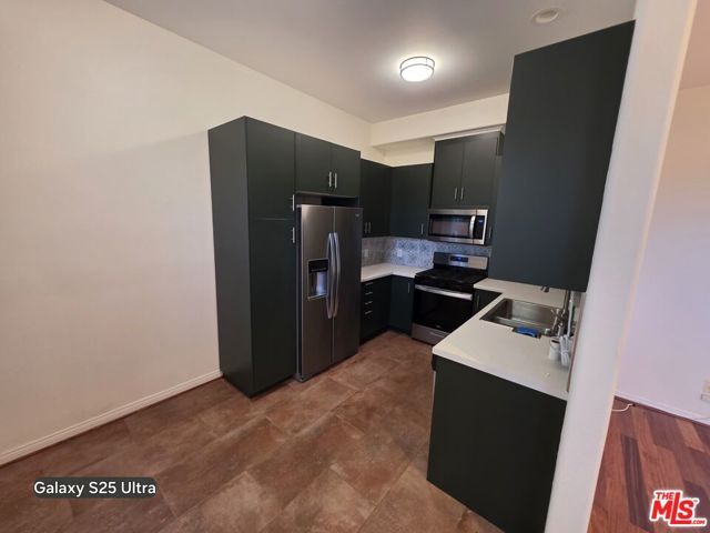 5242 Vesper Avenue 8, Los Angeles, CA 91411