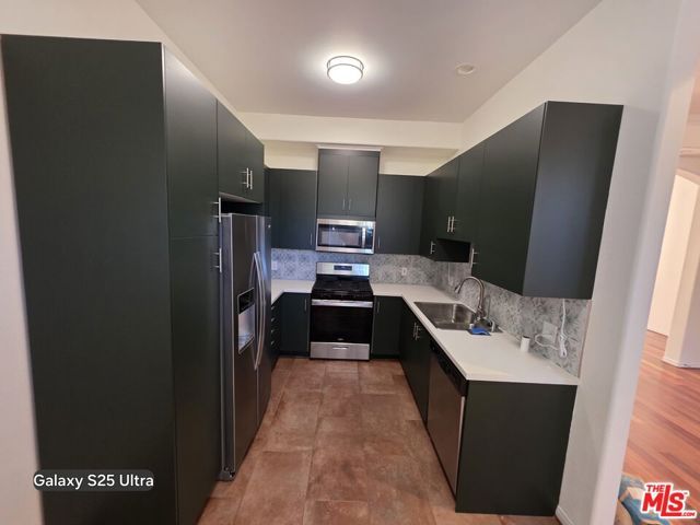 5242 Vesper Avenue 8, Los Angeles, CA 91411