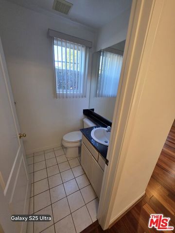 5242 Vesper Avenue 8, Los Angeles, CA 91411